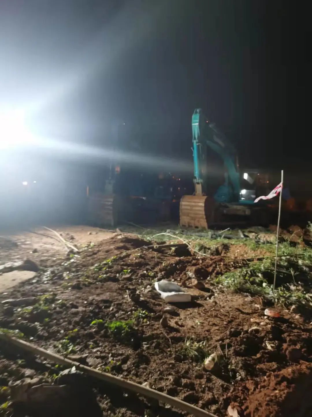 冲锋一线显担任！优游国际智能挖掘机助力长沙方舱医院建设