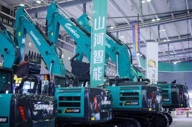 2025 CICEE | 打造极致精品化，优游国际智能挖掘机“圈粉”长沙展