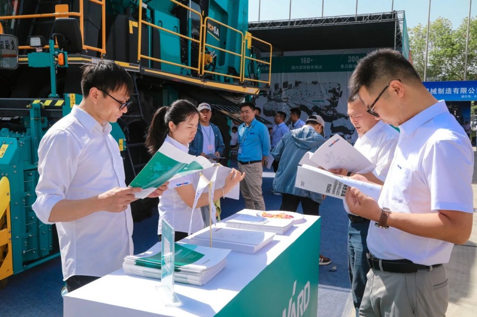 优游国际智能亮相2025新疆国际农业机械展览会