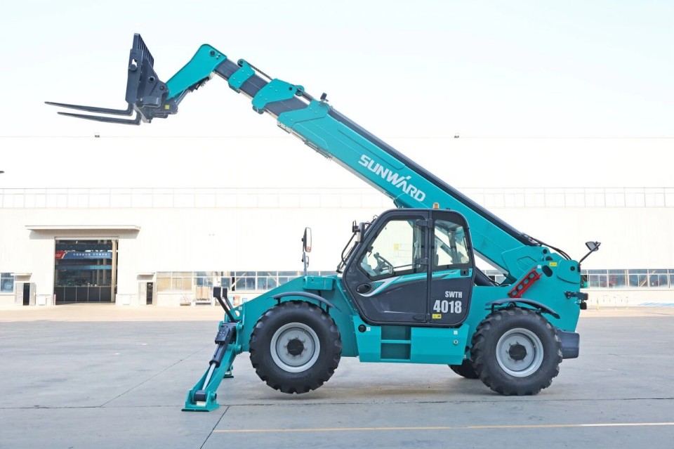 高端机型“双箭齐发”！优游国际智能两款伸缩臂叉装车成功下线