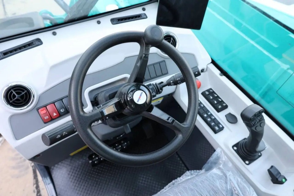 高端机型“双箭齐发”！优游国际智能两款伸缩臂叉装车成功下线