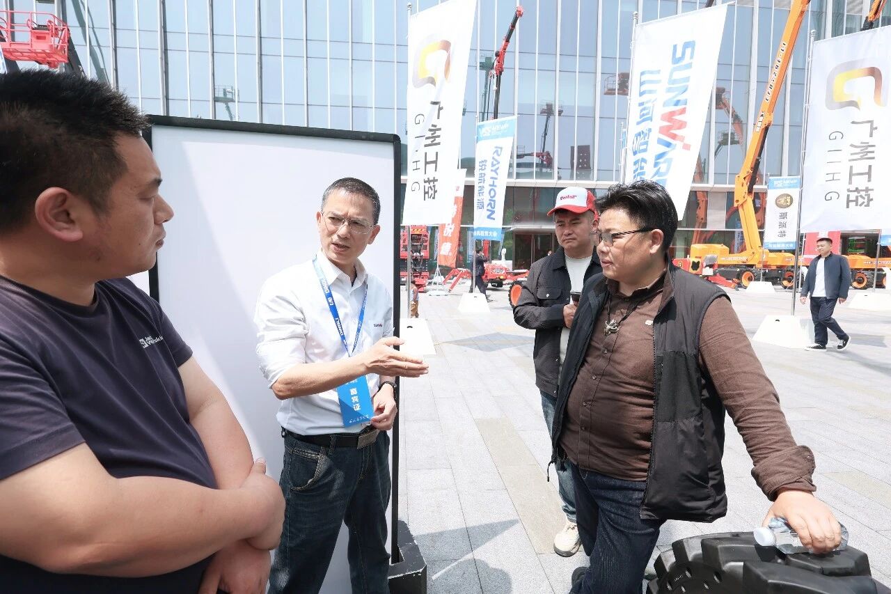 优游国际智能亮相第十届全国高空作业平台租赁大会